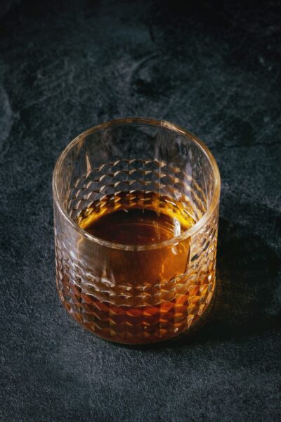 whisky whiskey scotch glas man