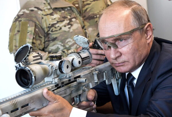 Putin in het Kalashnikov Schietcentrum in Moskou, 2018.