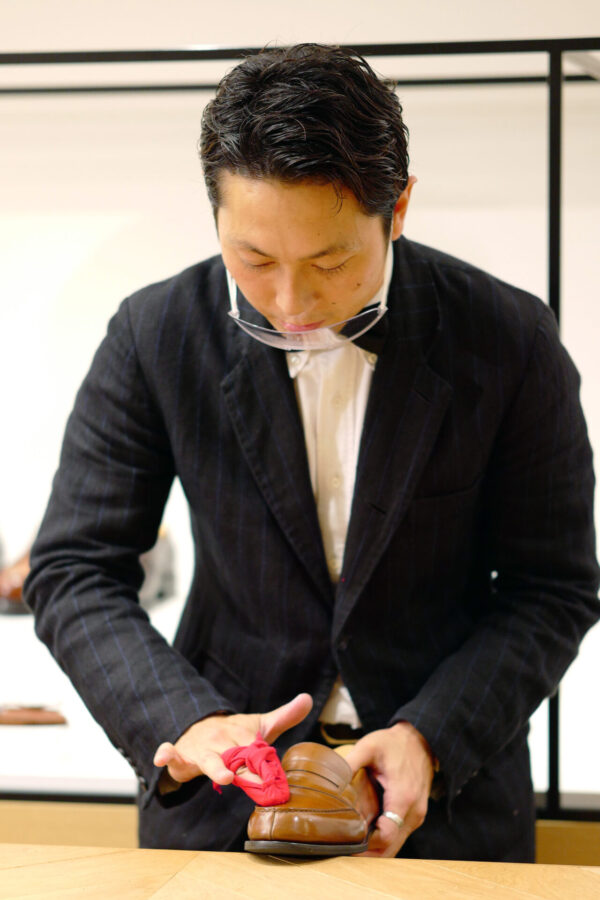 wereldkampioen schoenpoetsen Yuya Hasegawa