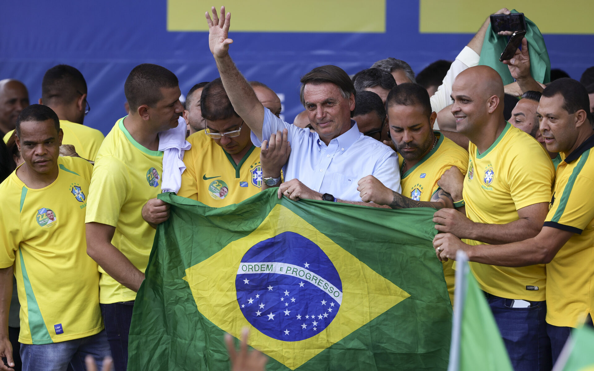 SAO GONCALO, BRAZIL - OCTOBER 18: President of Brazil and presidential candidate Jair Bolsonaro (C) greets supporters during a rally organized by Liberal Party as part of the campaign ahead of presidential run-off on October 18, 2022 in Sao Goncalo, Brazil. (Photo by Buda Mendes/Getty Images)