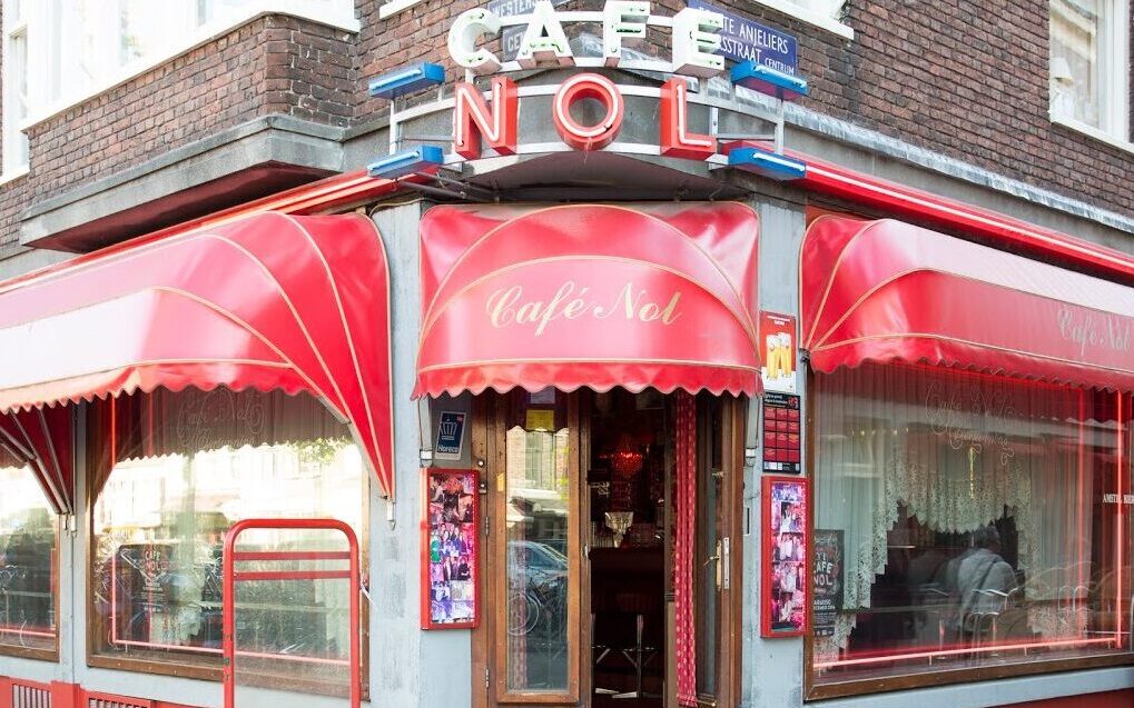 Café Nol gaat op chique tijdens Hotelnacht