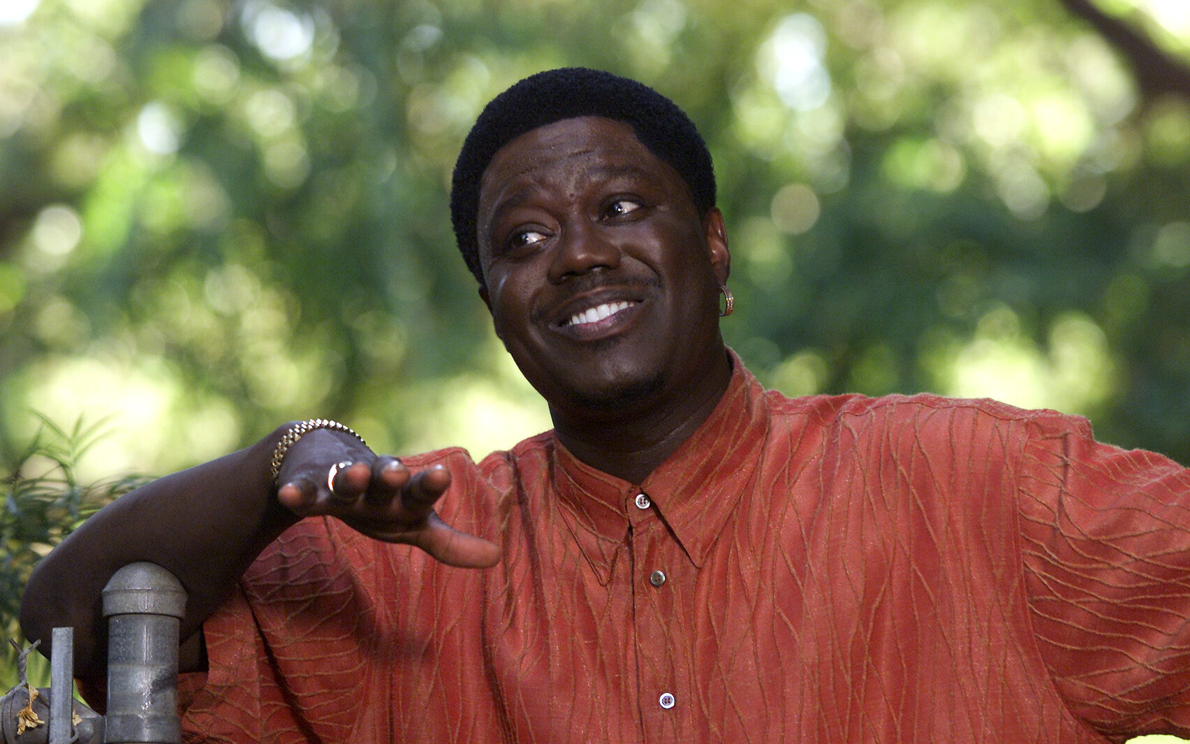 Comedian Bernie Mac takes a break during a recent taping of his show for Fox TV. (Photo by Myung J. Chun/Los Angeles Times via Getty Images)