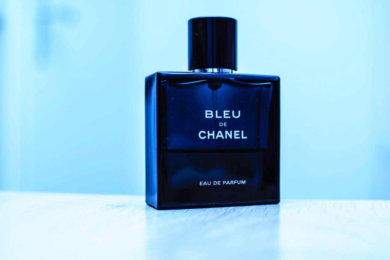 jeroen-den-otter-2b0JeJTEclQ-unsplash bleu de chanel