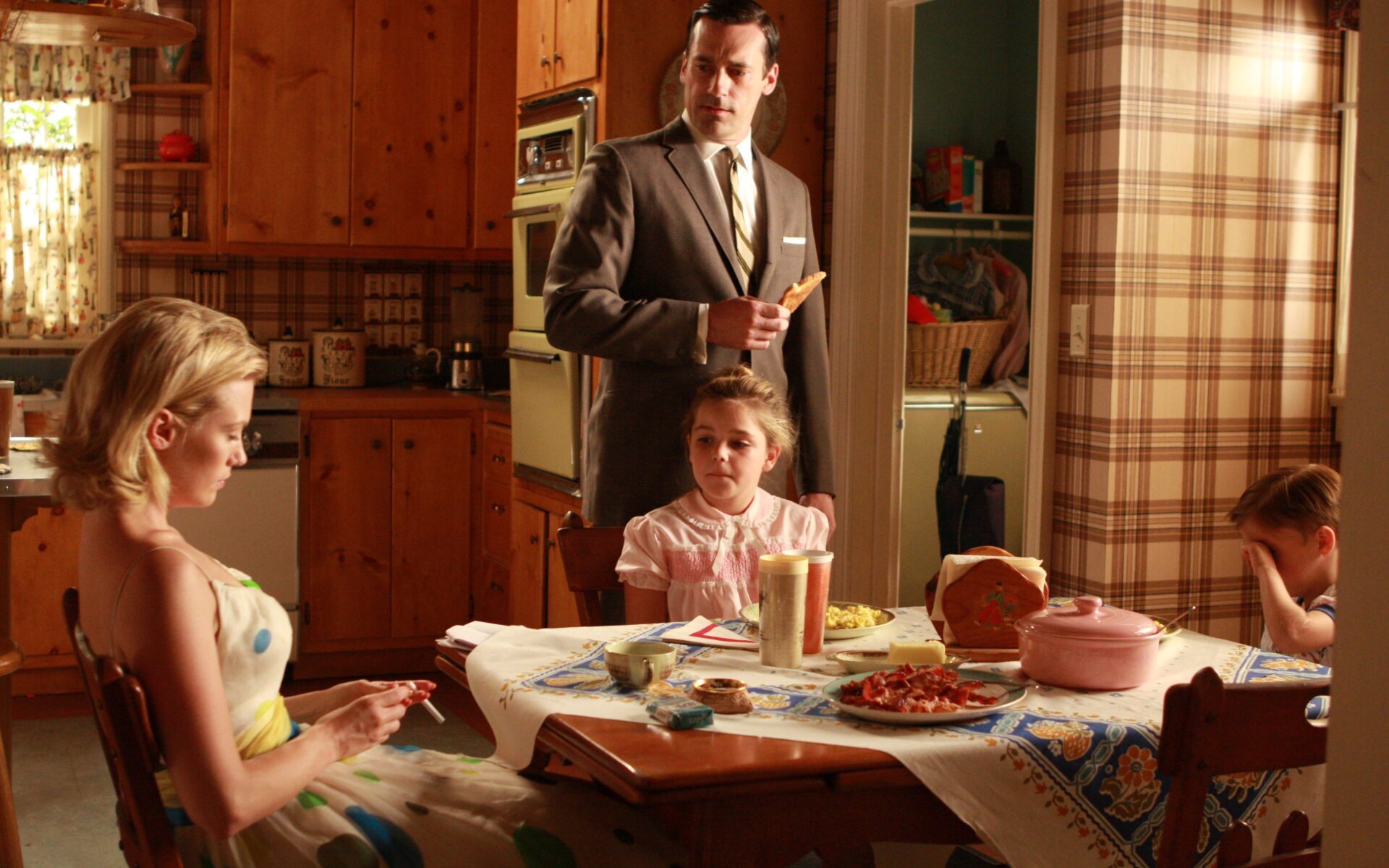 Betty Draper (January Jones), Don Draper (Jon Hamm) and Sally Draper (Kiernan Shipka) - Mad Men - Season 2, Episode 8 - Photo Credit: Carin Baer/AMC