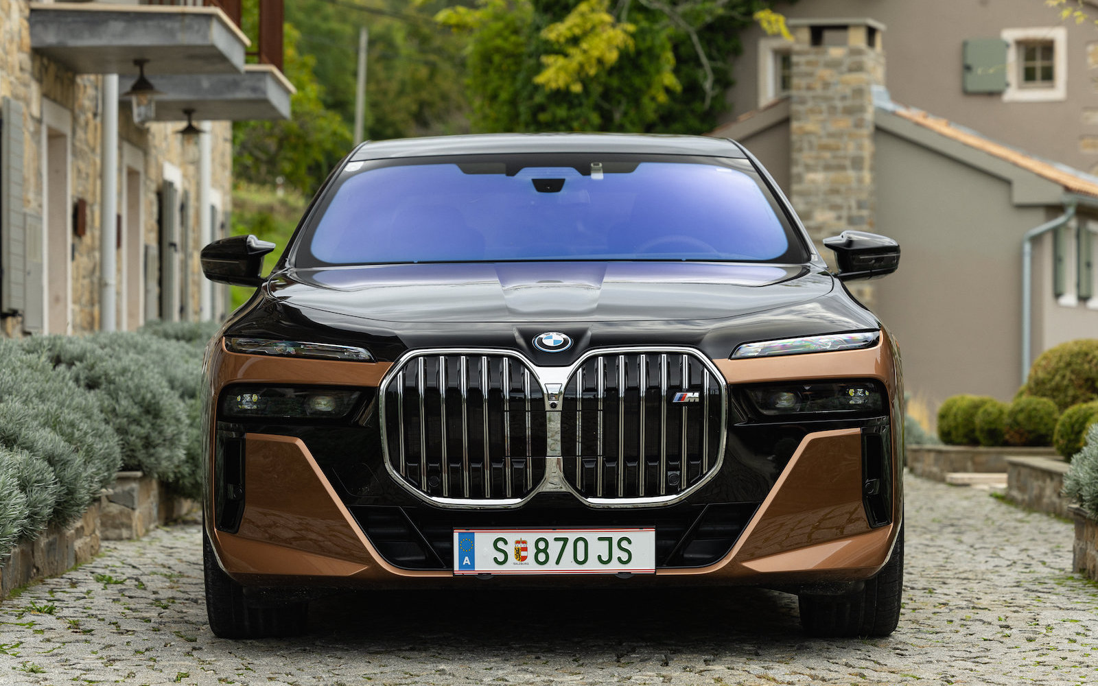 BMW i7